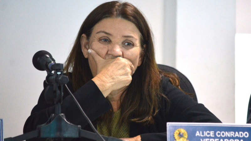 Alice Conrado, mãe da prefeita Márcia, volta a criticar Raquel Lyra publicamente