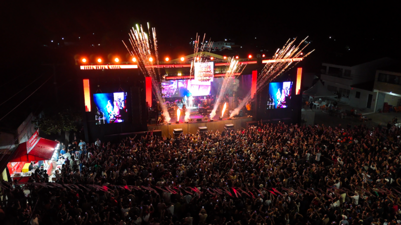 Multidão lota praça do Carmo na 2ª noite da Tradicional Festa de Nossa Senhora do Carmo