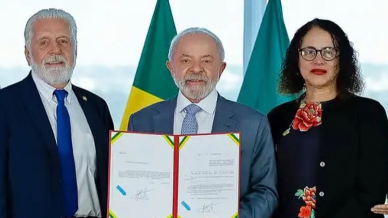 Lula aprova liberação de R$ 22 bilhões do fundo para impulsionar ciência e tecnologia