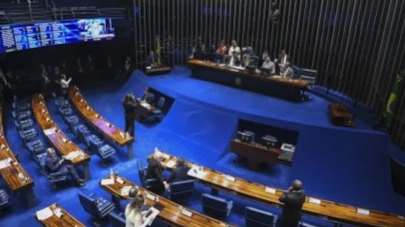 Senadores se mobilizam para adiar PL da Dosimetria, com pedido de vista na CCJ