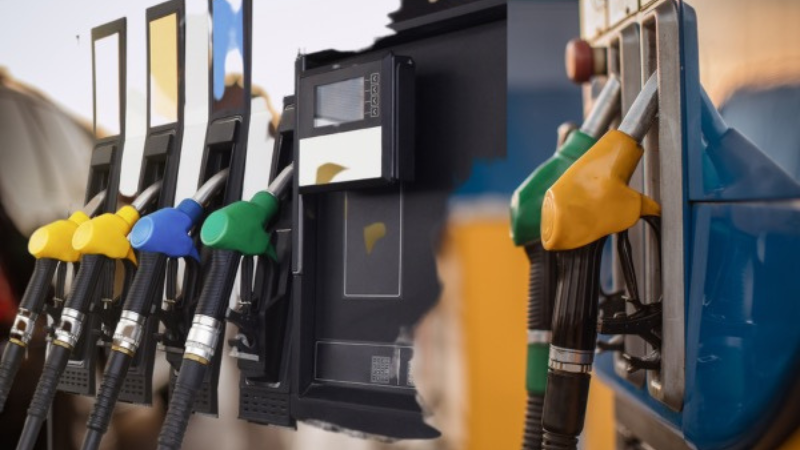 Aumento do ICMS sobre combustíveis deve chegar aos preços na próxima semana, aponta sindicato