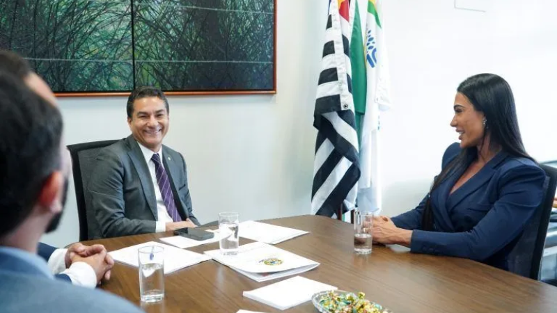 Gracyanne Barbosa se filia ao Republicanos e anuncia pré-candidatura a deputada pelo RJ