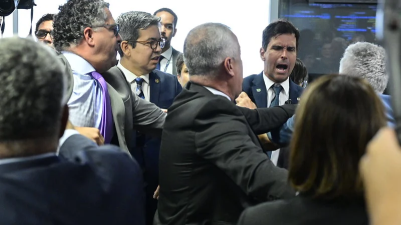 Tumulto marcou a sessão da CPMI do INSS após aprovação da quebra do sigilo bancário de Lulinha