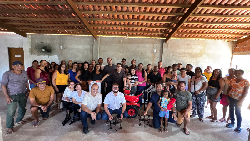 Prefeito Vinícius Marques realiza maratona de entregas de tratoritos e fortalece agricultura familiar em Belmonte