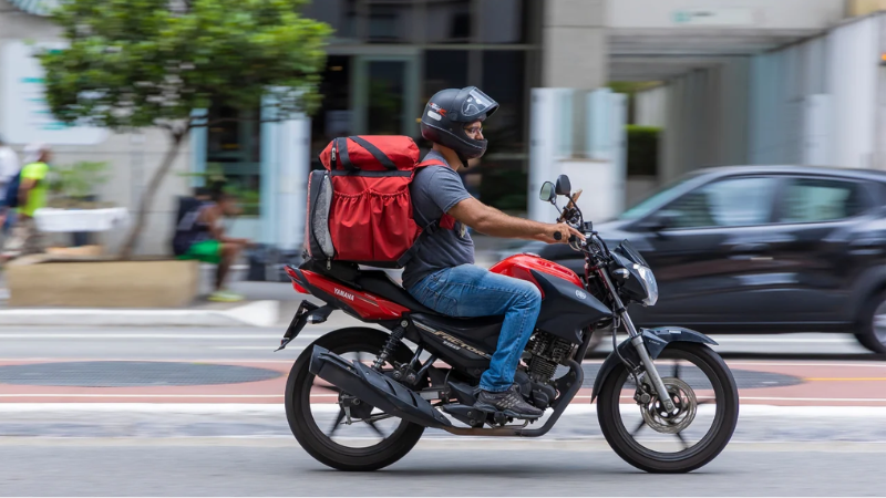 Governo flexibiliza regras para motoboys e mototaxistas no Brasil