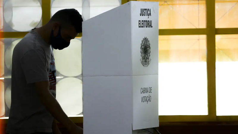 Mais de 59% dos brasileiros relatam medo de violência política, diz estudo