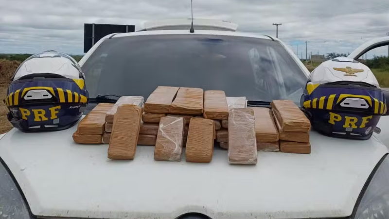 Casal é detido com quase 24 kg de maconha ocultos em carro no Agreste de Pernambuco