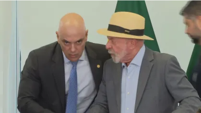 Lula convida Alexandre de Moraes para café após evento no Palácio do Planalto