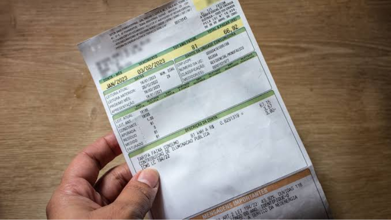 Conta de luz continua mais cara em agosto; veja hábitos que aumentam o consumo