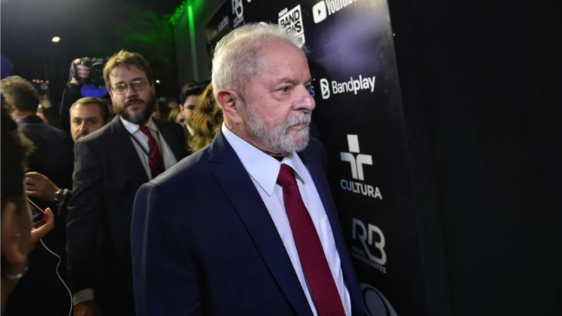 Lula decide não participar de debate da Band antes do primeiro turno