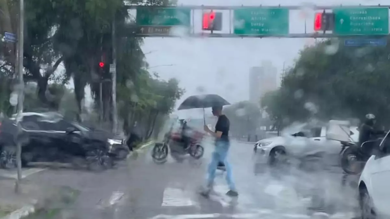 Pernambuco segue sob alerta para chuvas intensas e ventos fortes