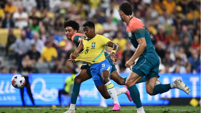 Brasil sofre, reage no fim e empata com a Austrália por 1 a 1