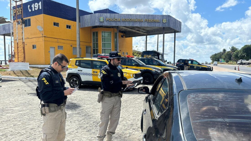 PRF registra 885 flagrantes de excesso de velocidade durante feriado em Pernambuco